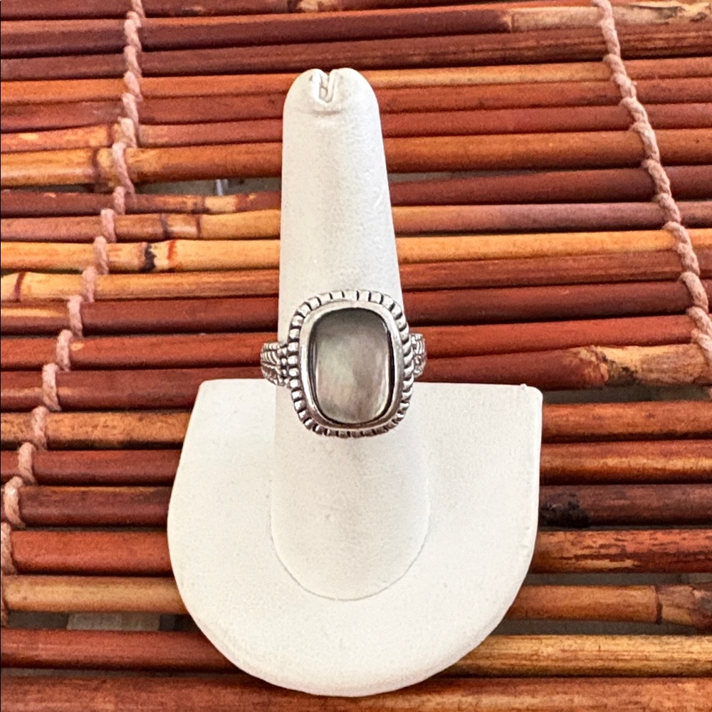 Silver Tone Ring with Iridescent Stone Size 8 - Picture 2 of 7